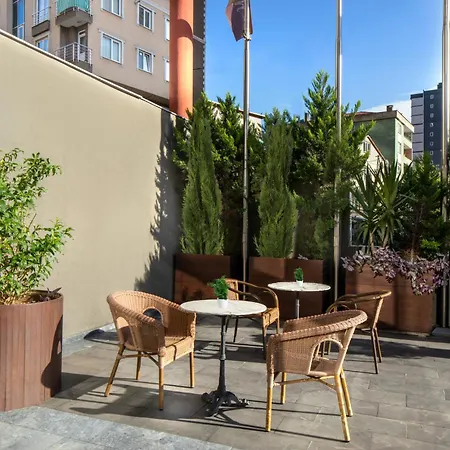 Hotel Nish Atasehir 3*
